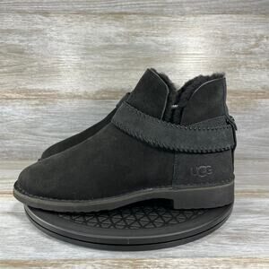 UGG Women's McKay Black Suede Sheepskin Casual Ankle Boot Size 10
